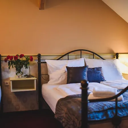 Zamek Kamenny Dvur Hotel Kynsperk nad Ohri