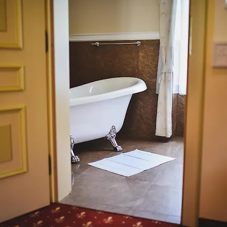 Zamek Kamenny Dvur 4*