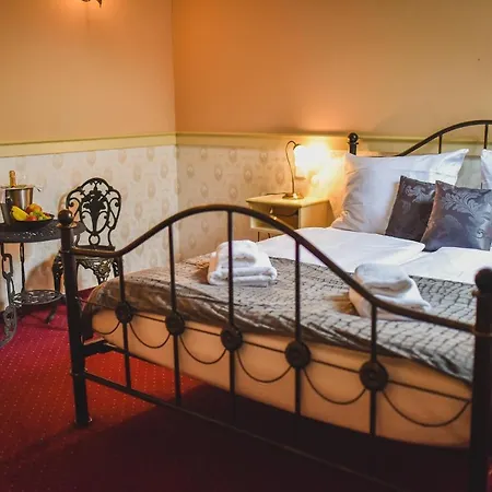Zamek Kamenny Dvur 4* Kynsperk nad Ohri