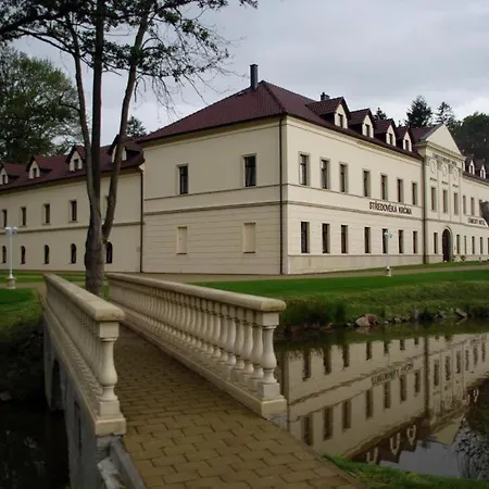 Zamek Kamenny Dvur 4*